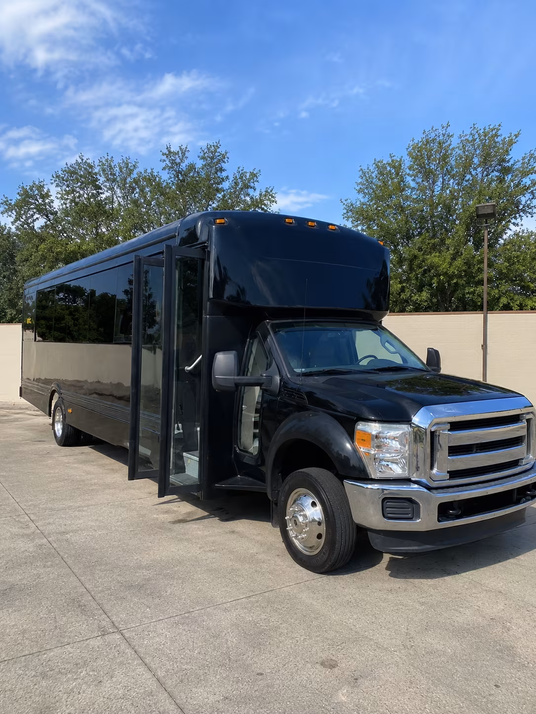 kirkland 20 passenger party bus