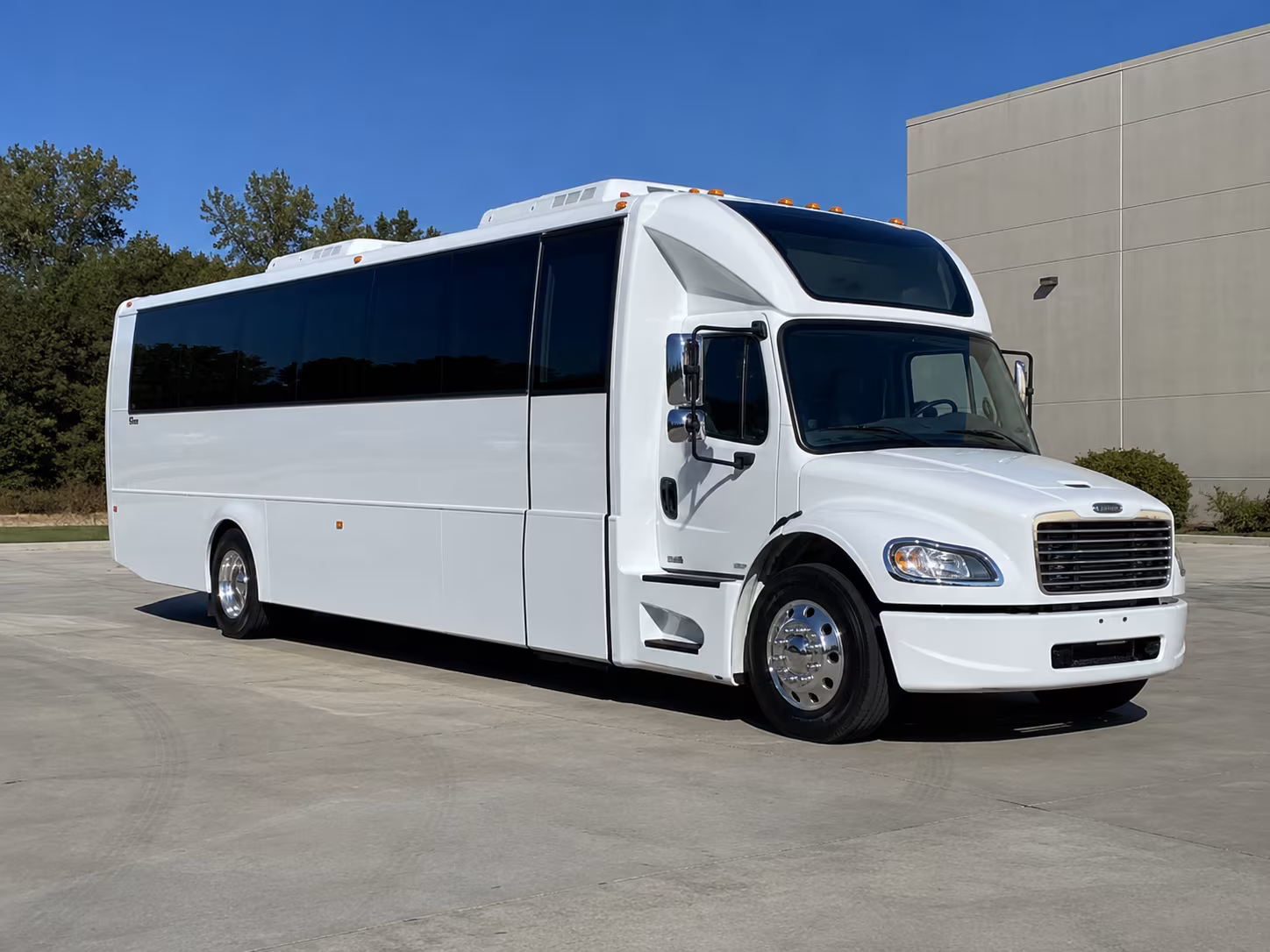 kirkland 28 passenger party bus
